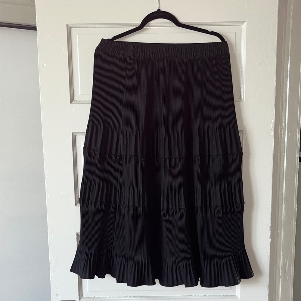 Black Pleated Tiered Midi Skirt